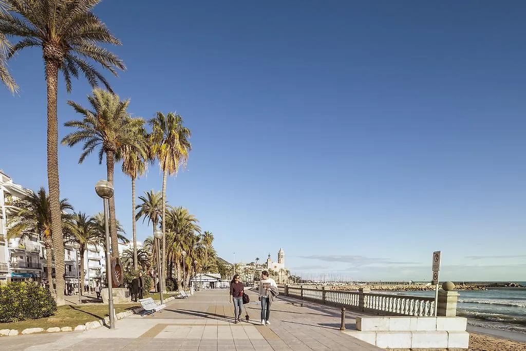 Sitges Group Calm Beach 0*,